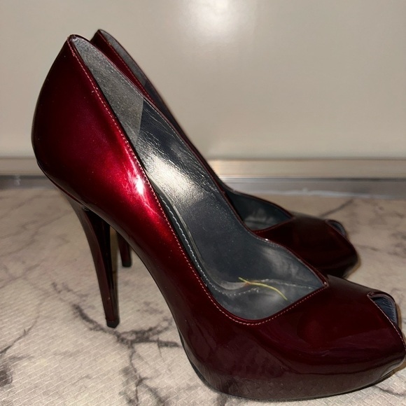 Stuwart Weitzman red metallic leather peep toe heel 9.5 Christmas holiday formal - Picture 13 of 15